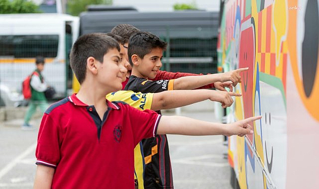 İzmir Büyükşehir Belediye Başkanı Cemil Tugay: Çocuklar yaşadıkları dünyayı koruyarak büyüsünler