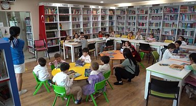 Konyaaltı Belediyesi Kütüphanesi, anaokulu ve ilkokul öğrencilerini ağırladı 