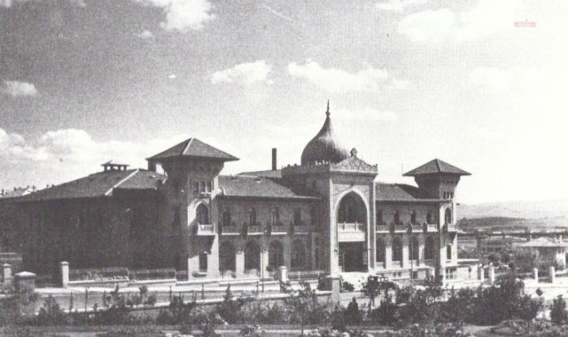 Kültür ve Turizm Bakanı Ersoy: "Ankara, 'Modern Bir Cumhuriyetin Planlaması ve İnşası' başlıklı dosyayla UNESCO Geçici Miras Listesi'ne kaydedildi"