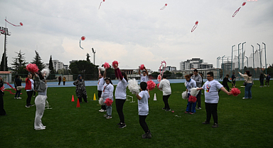 Manisa Otizm Derneği'nden uçurtma şenliği