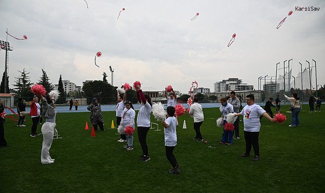 Manisa Otizm Derneği'nden uçurtma şenliği