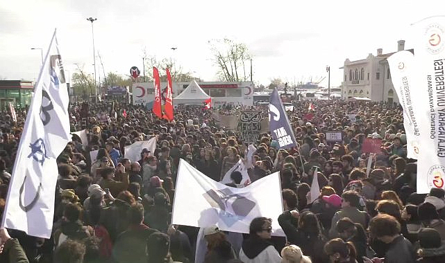 Öğrenciler Kadıköy'de buluştu, tutuklu arkadaşlarının serbest bırakılmalarını istedi