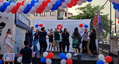 Özel Kartal Nazmi Arıkan Fen Bilimleri Anadolu Lisesi mezunlarını verdi