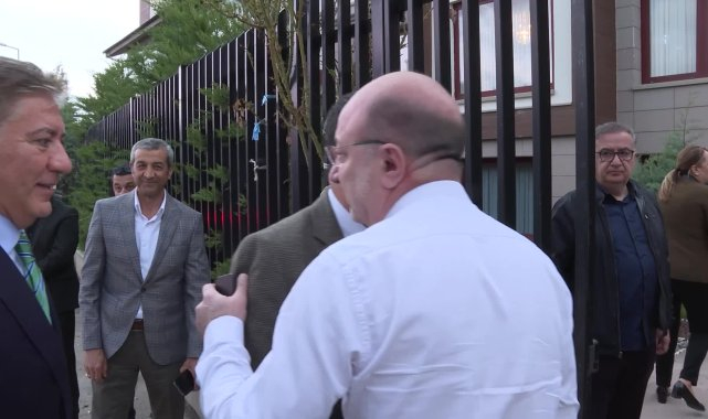 Özgür Özel'den, annesi vefat eden İlhan Cihaner'e taziye ziyareti