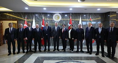 Ticaret Bakanı Bolat, Türkiye Giyim Sanayicileri Derneği temsilcilerini kabul etti: Tekstil ve giyim sektörlerimiz, üretim ve ihracat politikamızda önemli bir paya sahiptir