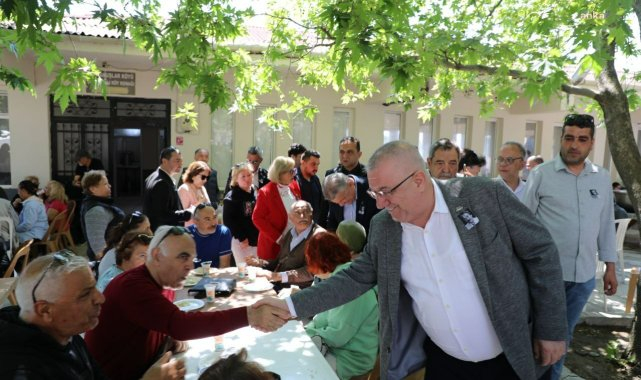 Türk Halk müziği sanatçısı Ali Ekber Çiçek, Edremit'te mezarı başında anıldı