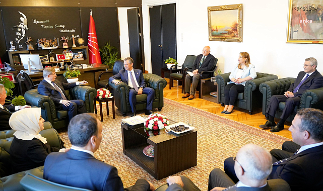 Ahmet Davutoğlu, Özgür Özel'i TBMM'de ziyaret etti