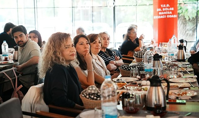 Akhisar Belediyesi, Eczacılık Haftası dolayısıyla düzenlenen etkinliğe ev sahipliği yaptı