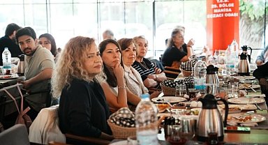 Akhisar Belediyesi, Eczacılık Haftası dolayısıyla düzenlenen etkinliğe ev sahipliği yaptı