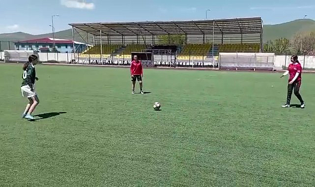 Ardahanlı kadın futbolcular, Gürcistan'a dostluk maçı için gidiyor