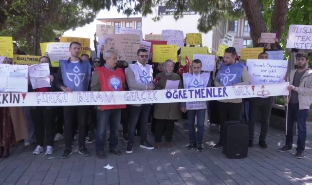 Atanmayan öğretmenlerden İstanbul İl Milli Eğitim Müdürlüğü önünde eylem: "Sınıfımız yoksa sokaklar bizim kürsümüzdür"
