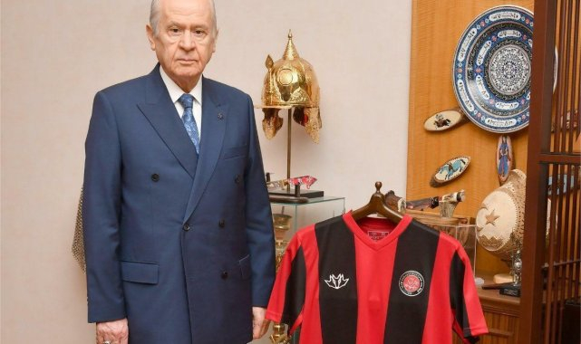 Bahçeli'den Süper Lig'e çıkan Karagümrük'e tebrik telefonu