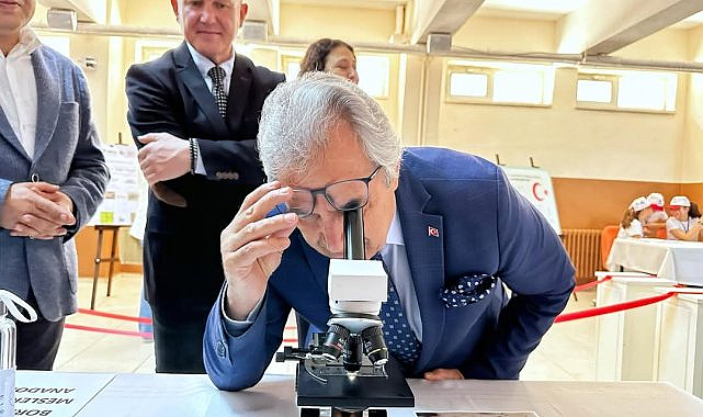 Bandırma Belediye Başkanı Mirza, TÜBİTAK 4006 Bilim Fuarı'na katıldı