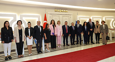 Birleşik Krallık'ın Türkiye Büyükelçisi Morris, Başkan Muhittin Böcek'i ziyaret etti