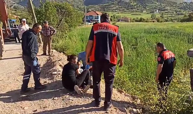 Burdur'da devrilen traktörün altında kalan çocuk hayatını kaybetti, 4 kişi yaralandı
