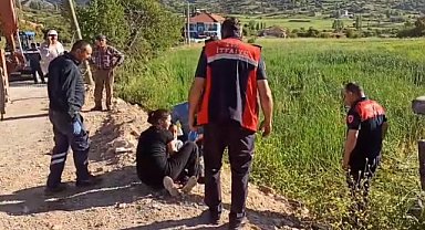 Burdur'da devrilen traktörün altında kalan çocuk hayatını kaybetti, 4 kişi yaralandı