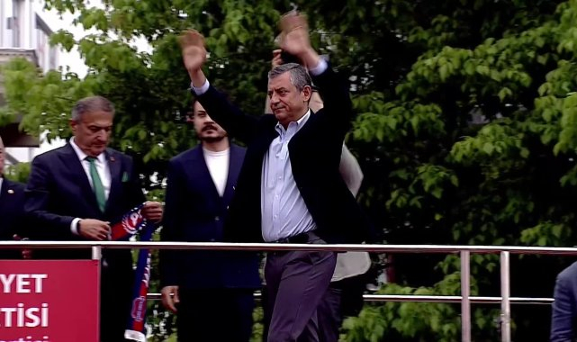 CHP'nin "Millet İradesine Sahip Çıkıyor" mitingi... Özgür Özel: "Darbe bu kez postalla, tankla değil; savcı cübbesi ile geldi"