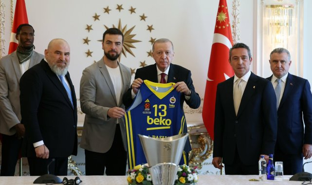 Cumhurbaşkanı Erdoğan, THY Avrupa Ligi şampiyonu Fenerbahçe Beko Basketbol Takımı'nı kabul etti
