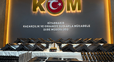 Diyarbakır'da oyuncakçı dükkanı olarak kamufle edilen silah atölyesinde cephanelik bulundu