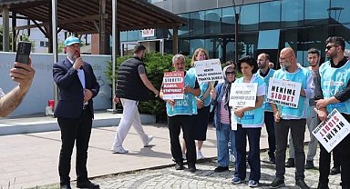 Hekim Birliği üyeleri meslektaşlarının darbedilmesini protesto etti