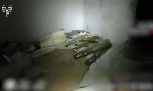 İsrail ordusu: Eski Suriye rejiminin Hermon Dağı'ndaki ana karargahı imha edildi