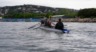 Kartal Belediyesi Su Sporları Merkezi'nde her ay 244 vatandaş eğitim alıyor