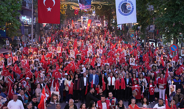 Kartal'da 19 Mayıs Rüzgârı Dindi Bilmedi: Meydanlar Bayramla Taştı