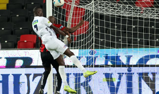 Kasımpaşa, Göztepe'ye 2-1 mağlup oldu