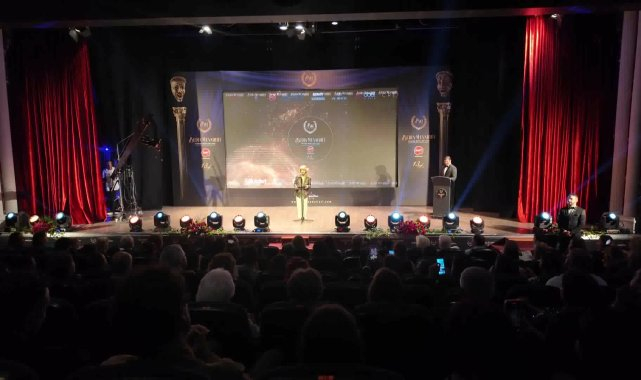 Manisa Büyükşehir Belediyesi Şehir Tiyatrosu'na Göksel Kortay Özel Ödülü