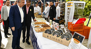 Mansur Yavaş, çölyak farkındalık etkinliğine katıldı: Belediye, insanların sadece su ve yol gibi ihtiyaçlarıyla değil her şeyleriyle ilgilenir