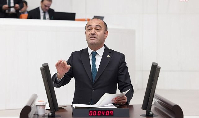 Özgür Karabat: "Yaşanan ekonomik kriz siyasidir ve bundan kurtulmak için bir an önce erken seçime gidilmelidir"