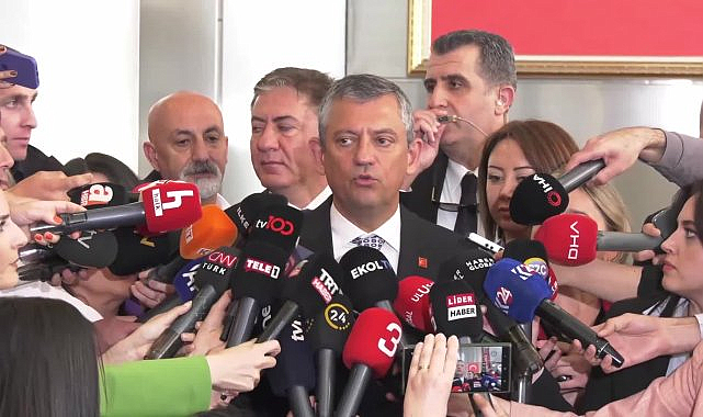 Özgür Özel'den DEM Parti görüşmesi sonrası Akın Gürlek'e: "Ne demek antetsiz kağıda dedikodu basın bülteni"