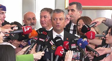 Özgür Özel'den DEM Parti görüşmesi sonrası Akın Gürlek'e: "Ne demek antetsiz kağıda dedikodu basın bülteni"