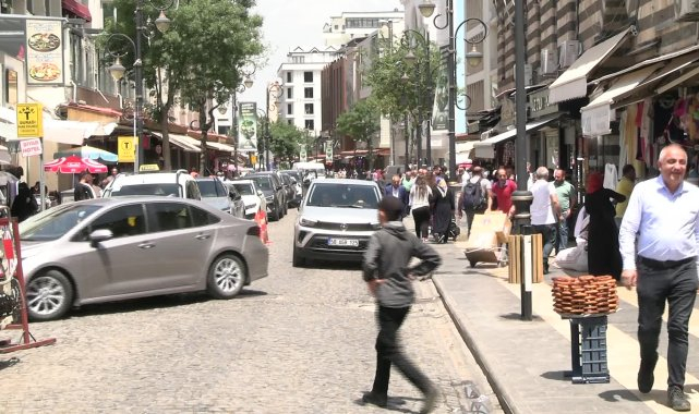PKK'nın fesih ve silah bırakma kararını değerlendiren Diyarbakırlılar: "Barışın kaybedeni yok, kazananı çoktur"