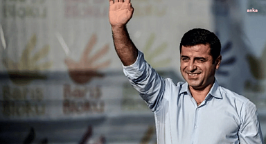 PKK'nın fesih kararında Selahattin Demirtaş: "Türkiye'nin her açıdan büyümesi için el birliğiyle, samimiyetle çalışma zamanıdır"
