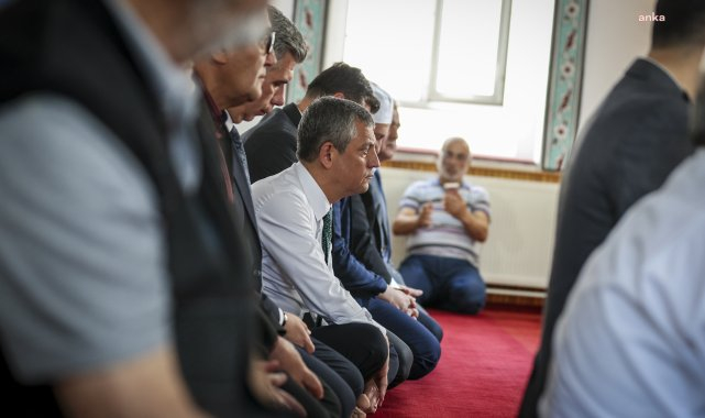 Soma maden faciasının 11'inciyıl dönümü CHP Genel Başkanı Özel, madenciler için düzenlenen mevlit programına katıldı
