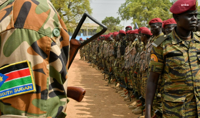 Sudan'da paramiliter RSF güçleri iç savaş sonrası işler durumda kalan tek havalimanına saldırı