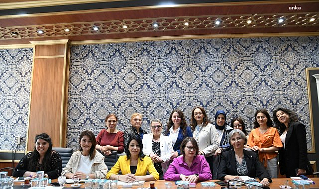 Yunusemre Belediyesi'nin Kadın Birimi, Nisan ayı toplantısını yaptı