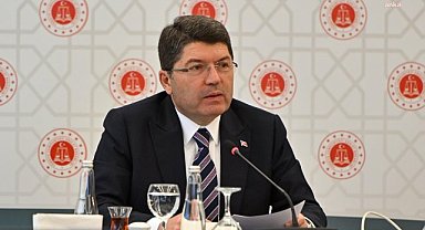 Adalet Bakanı Yılmaz Tunç: Buca'da orman yangınıyla ilgili 1 kişi benzinle yangını başlattığı gerekçesiyle gözaltına alınmıştır