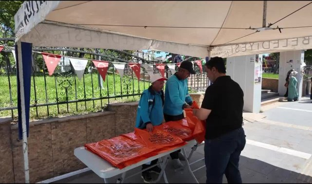 Adıyaman Belediyesi, ücretsiz kurban atık poşeti dağıttı