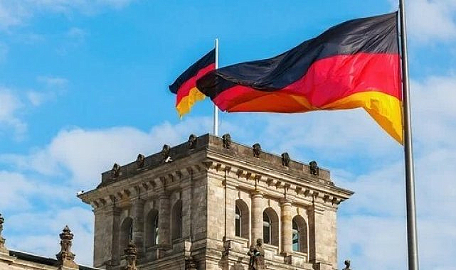 Almanya Federal istihbarat servislerini denetleyen parlamento denetim kuruluna adaylar seçilemedi