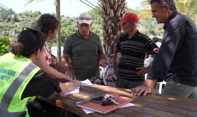 Antalya Büyükşehir Belediyesi'nden 51 üreticiye bin 250 ipek böceği beslenme tablası