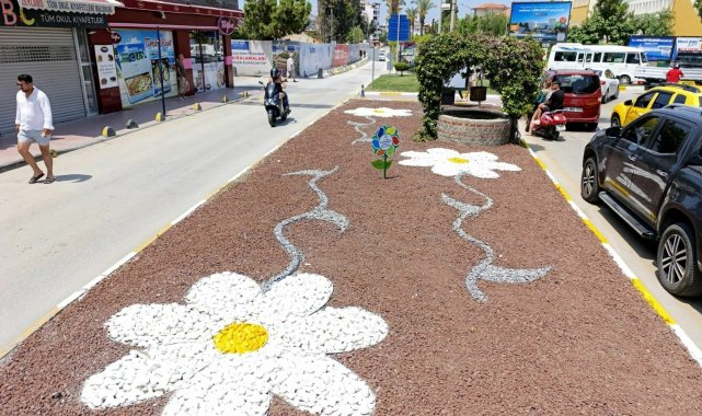 Aydın Büyükşehir Belediyesi, Kuşadası'nda hayata geçirdiği çalışmalarını sürdürüyor