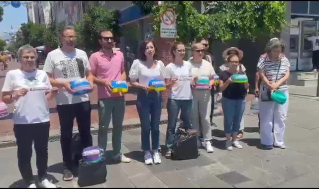 Aydın Nazilli'de sıcak havadan bunalan hayvanlar için esnafa mama ve su kapları dağıtıldı