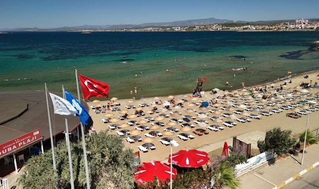 Ayvalık Belediyesi plajlarında Mavi Bayrak göndere çekildi