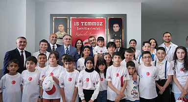  Bakan Tekin, Van'daki programları kapsamında bilim sanat merkezinin (BİLSEM) açılışına katıldı