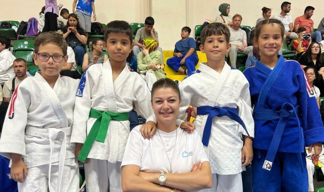 Balıkesir Büyükşehir Belediyesi'nin sporcuları madalyaları topladı