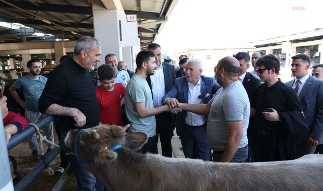 Bursa Büyükşehir Belediye Başkanı Bozbey'den kurban pazarına ziyaret