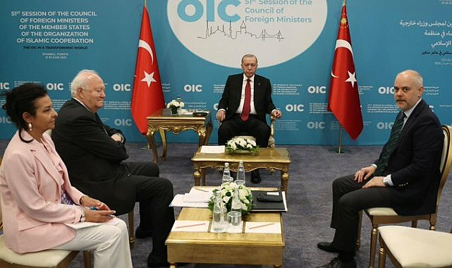 Cumhurbaşkanı Erdoğan, UNRWA Genel Komiseri Lazzarini ve BM Medeniyetler İttifakı Yüksek Temsilcisi Moratinos ile görüştü
