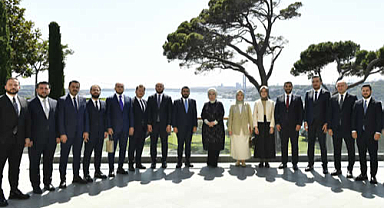 Emine Erdoğan, TÜGVA Yönetim Kurulu ile bir araya geldi